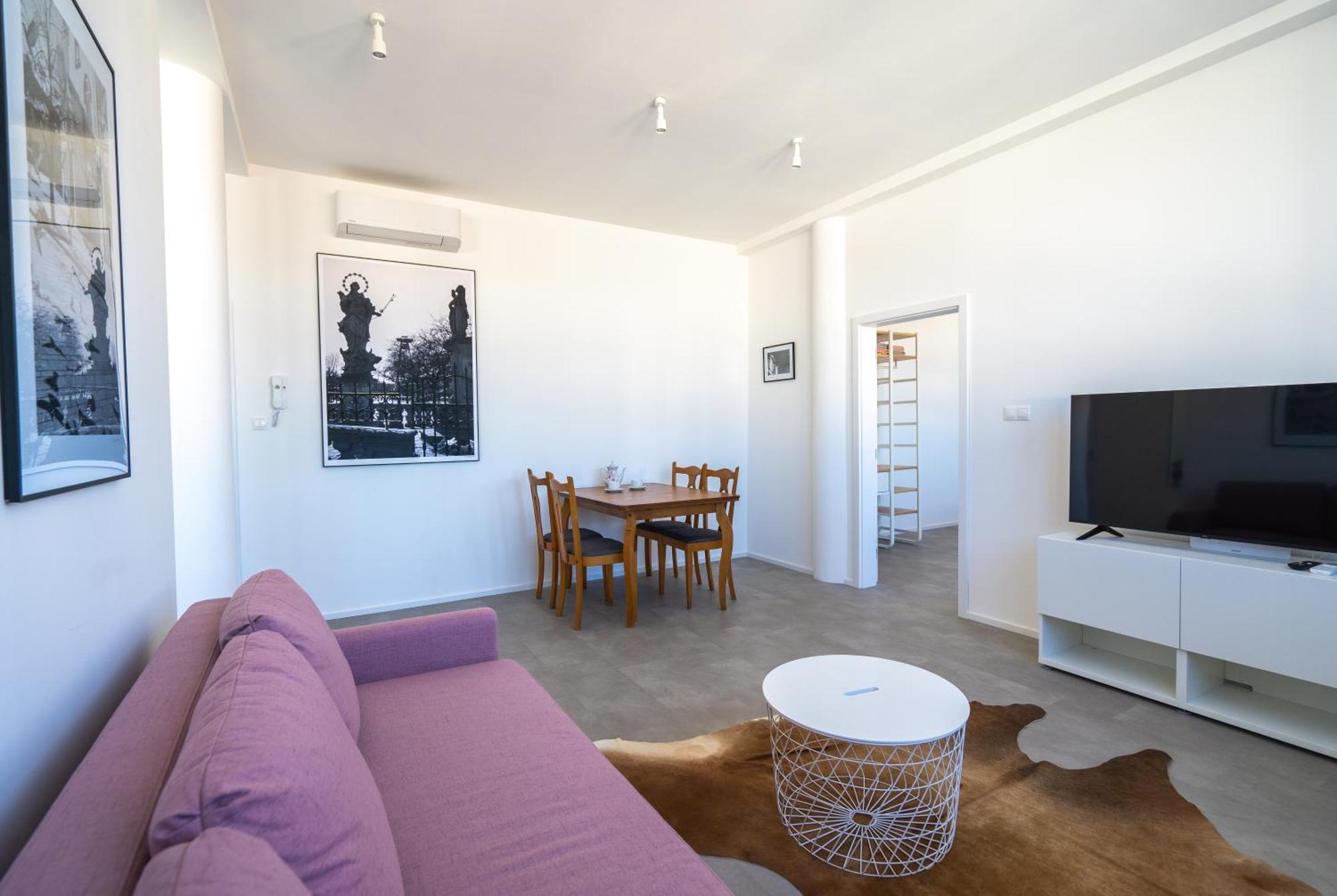 Old Town Apartment Black Bratislava Buitenkant foto