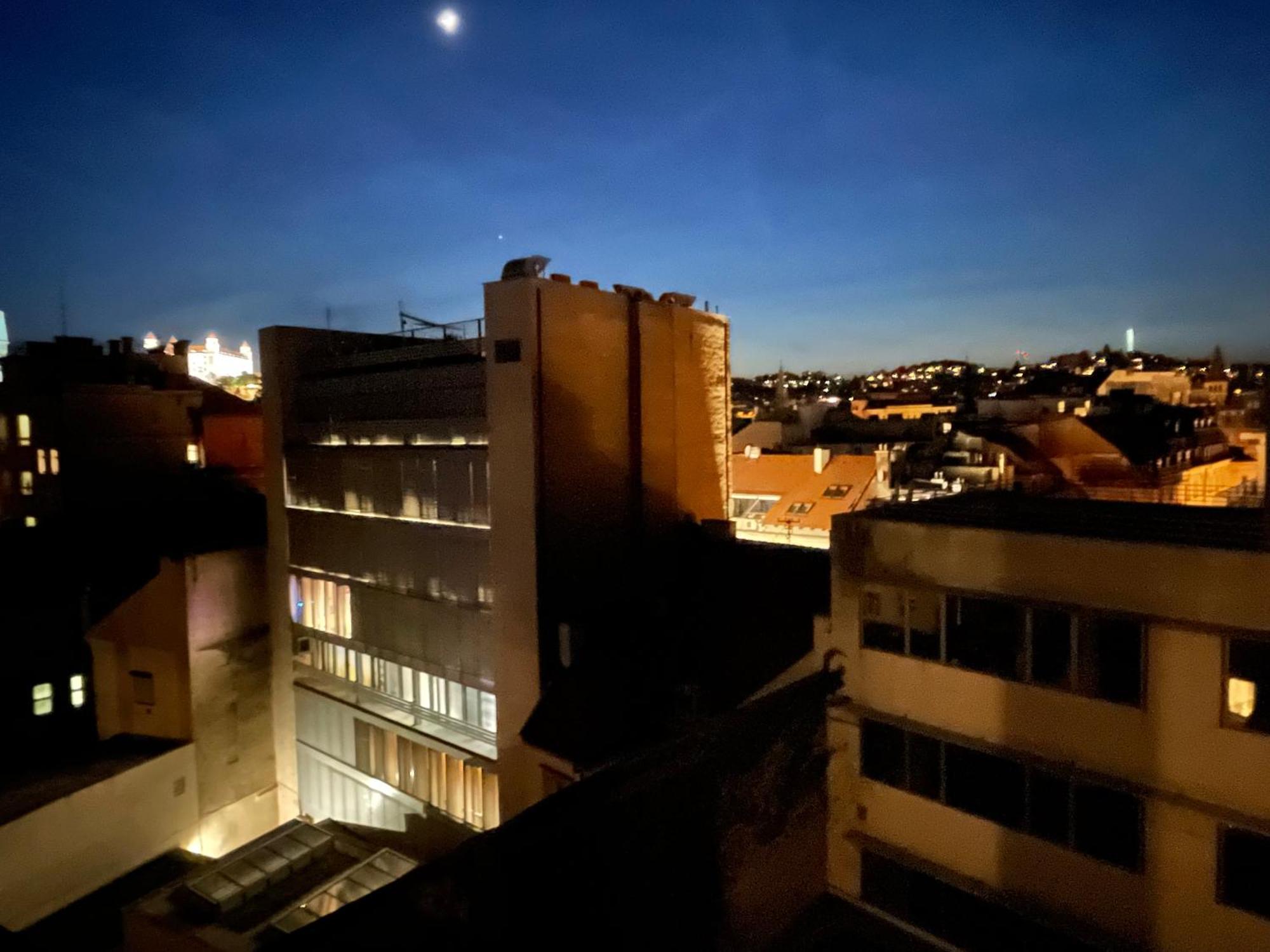 Old Town Apartment Black Bratislava Buitenkant foto