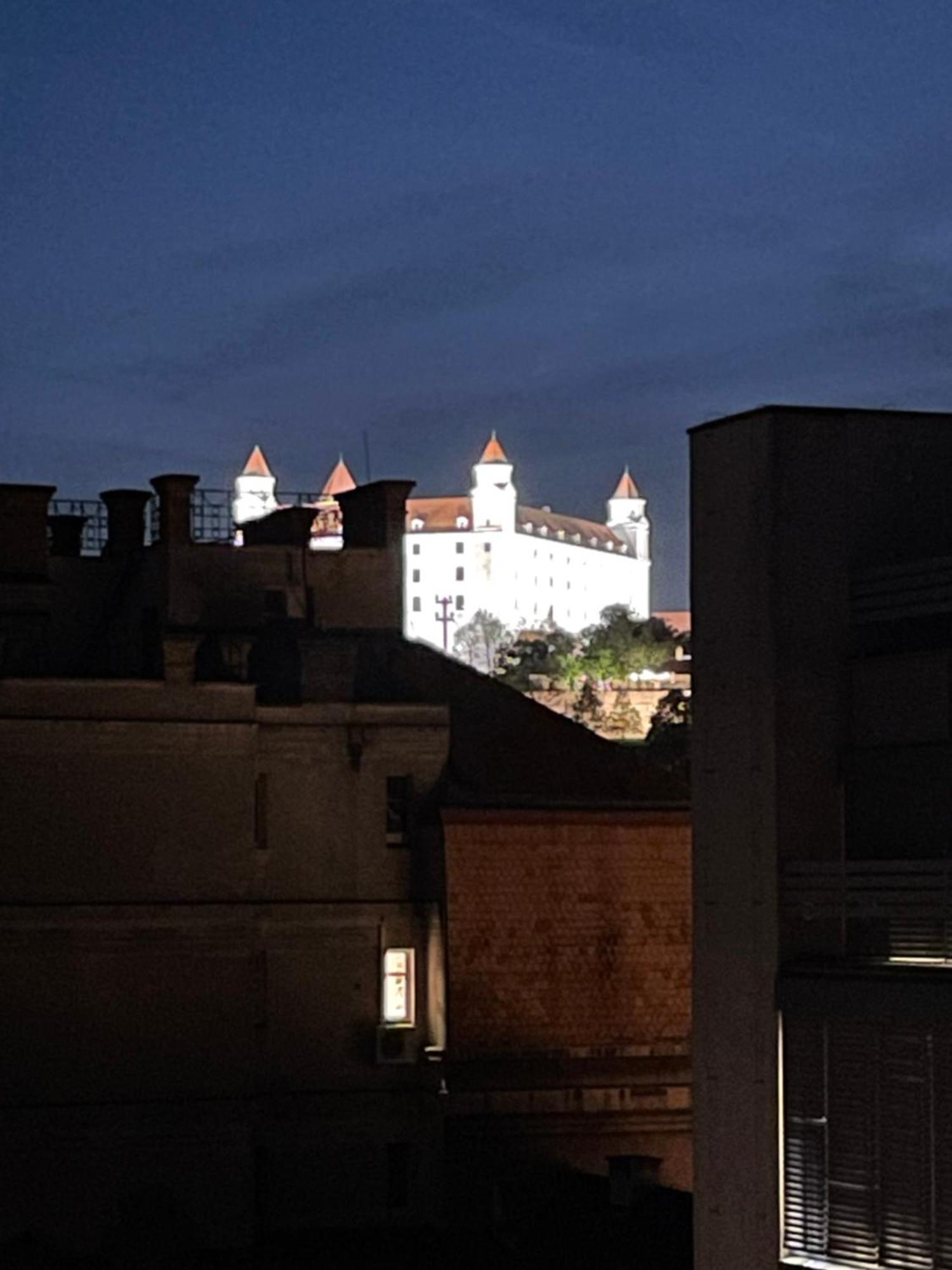Old Town Apartment Black Bratislava Buitenkant foto