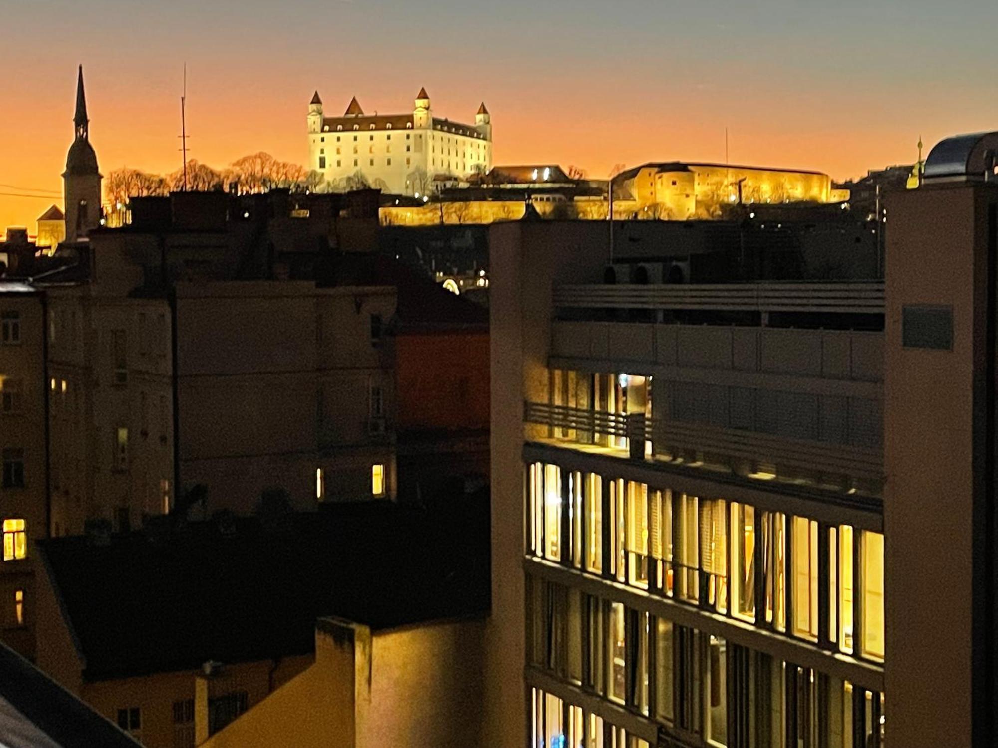 Old Town Apartment Black Bratislava Buitenkant foto